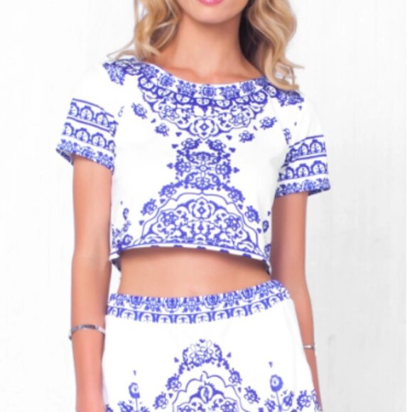 Summer White&Blue Floral Short Sleeve Scoop Neck Crop Top & Pleated Short Romper - Picture 2 of 6